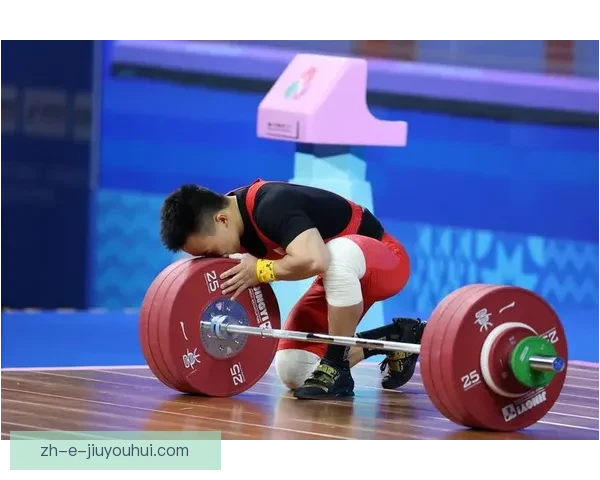 举重大奖赛：冠军争夺战的精彩瞬间