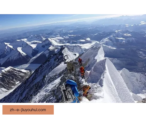 登山赛事精彩回放：征服高峰，勇攀巅峰